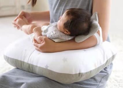 哺乳期|哺乳期满足宝宝要注意，4个时刻不宜给娃喂奶，影响baby健康成长