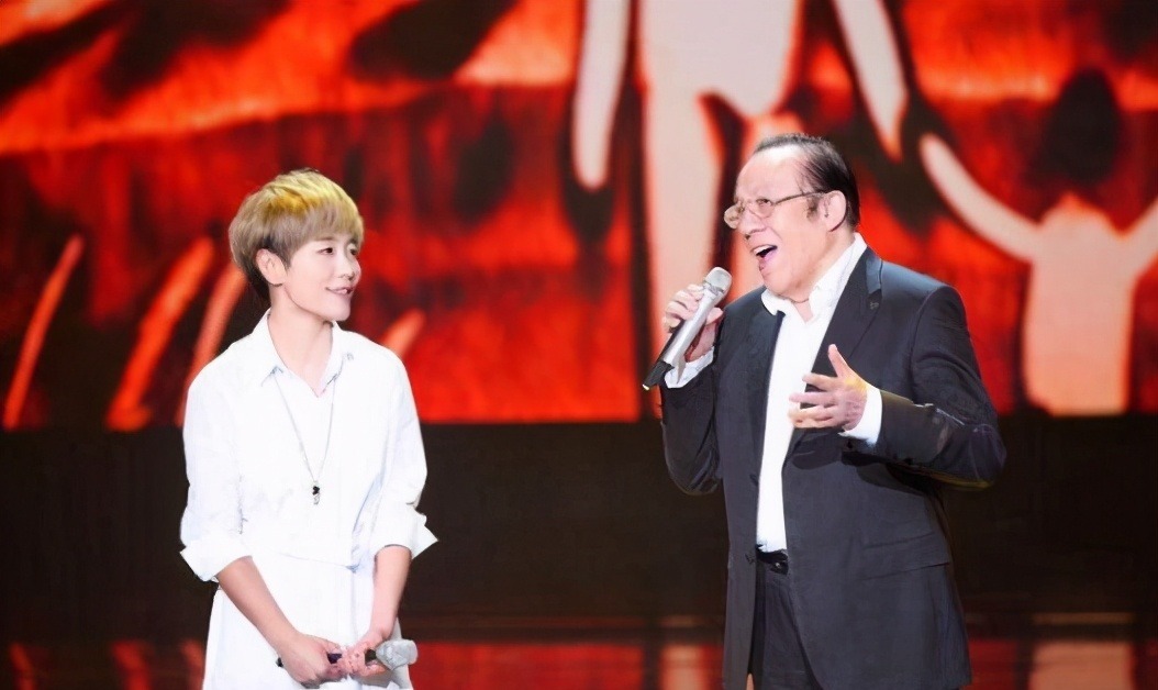 闪婚|著名歌唱家杨洪基与妻子交往半年就闪婚,48年从不敢直呼其名