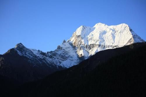 神山|错开旺季，在五月前往稻城亚丁，感受一次心灵上的远航。