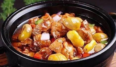 汤匙|红薯放入鸡肉里面,软嫩多汁,做法简单,食材普通,美味可口