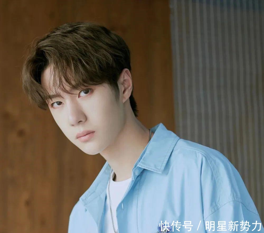 王一博签名照来咯,喜欢的小伙伴们快快来收藏哦