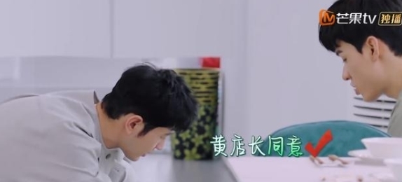 喝茶|姚安娜在《中餐厅》“拈轻怕重”,其他成员喝茶,龚俊已忙活不停