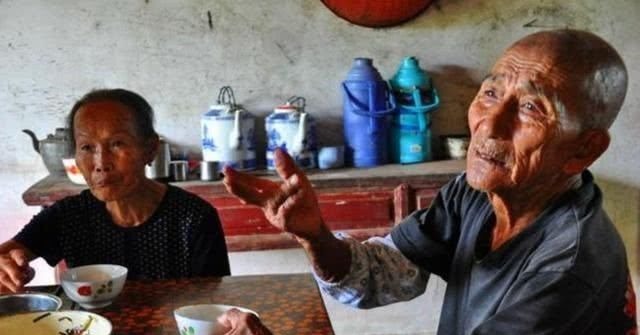 孩子|父母一走,奶奶撒手,有多少家庭正在经历老人“假带娃”