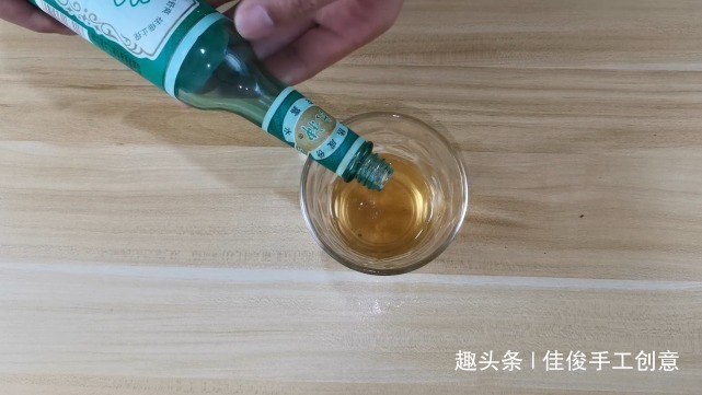 把藿香正气水滴在白醋里,搞定了生活中的困扰,解决你的难题!