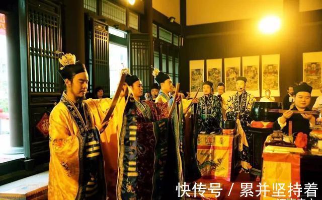 乐天知|人能活多久,民间俗语“人老两年坎”是什么意思?