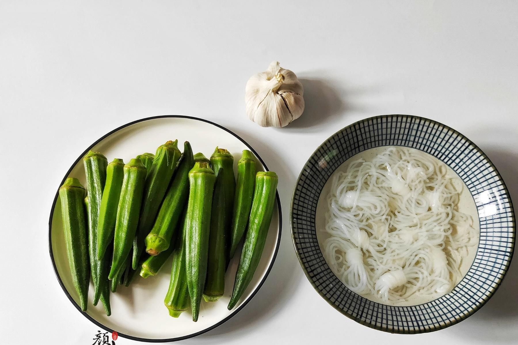 小厨|秋葵和它是绝配，炒一炒就上桌，爽滑鲜嫩营养高，好吃停不下筷子
