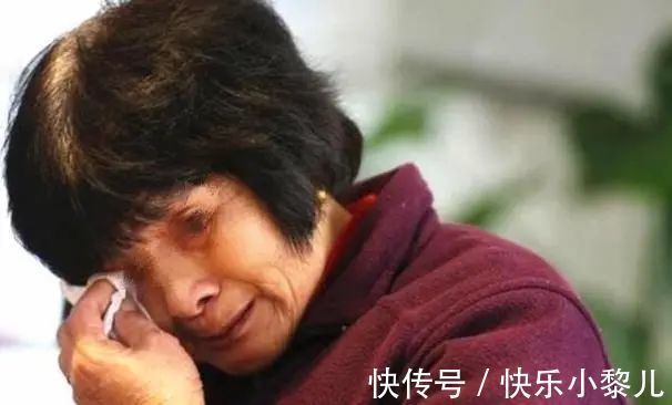 家长|宝宝出生18天学会翻身,奶奶乐得与亲友炫耀,却被儿子送回老家