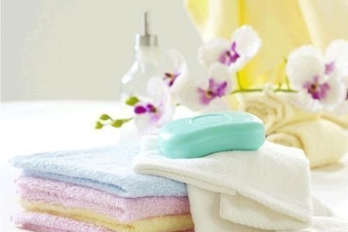 毛巾用久了臭又滑，学学聪明人这几招，洗完跟新买的一模一样