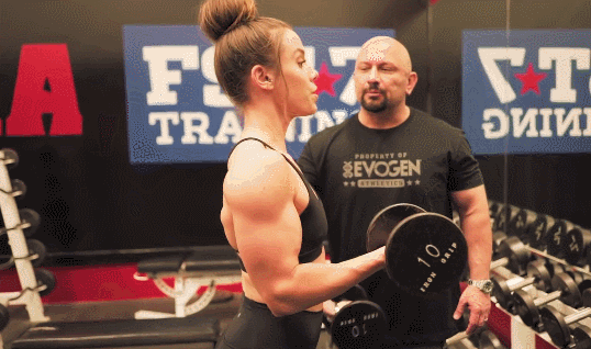 哑铃|每天十五分钟，使用一对哑铃练出好身材，避免肌肉受到伤害