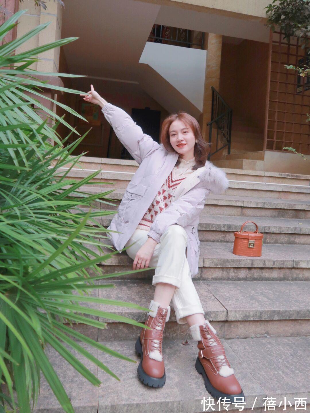 毛衣|冬季要靠“羽绒服”打造时尚感,选这4个款来穿搭,高级又显气质