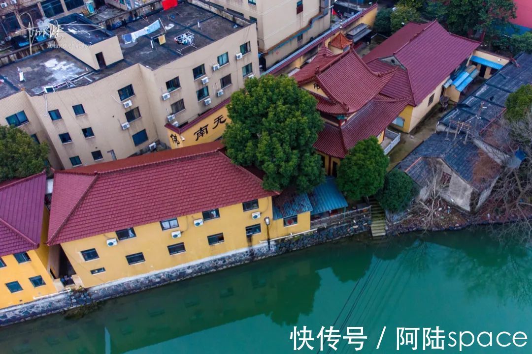 地铁4号线|在郊外,于无数酒店中间竟然发现一座禅寺,可见杭州佛文化之源远流长