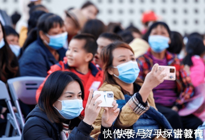 家长|双减后的周末,老师突然要求家长上传生活照,有人爆出了“猛料”