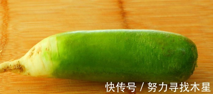 萝卜饺子好吃有技巧，教你调馅方法，鲜嫩多汁，全家人都说香！