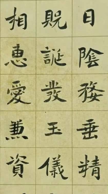 她八岁接触书法,苦练书法27年,堪称书法界的一股清流