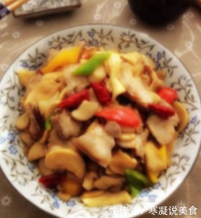 秋冬季节，桌上有了此菜，开胃又下饭，次次光盘，孩子天天缠着要