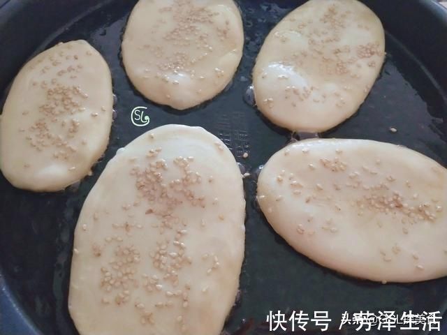 油酥|早餐，我家爱吃这个饼，不醒面，不发面，出锅层次分明，外酥里软