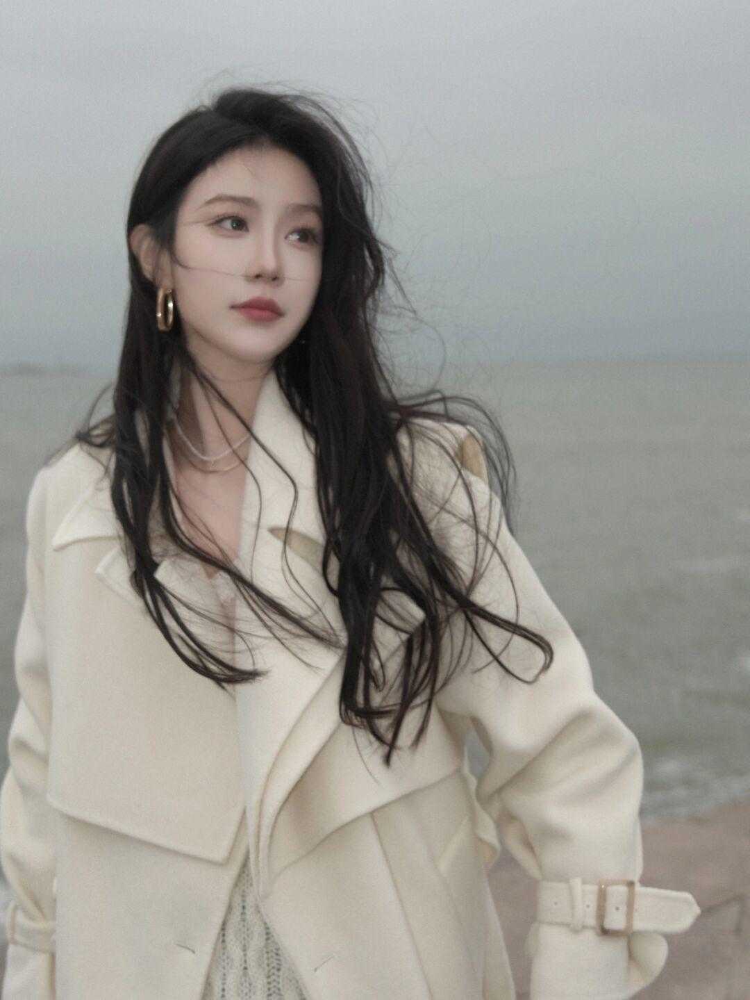 打底衫 大衣怎么穿才高级洋气?看看这几种穿搭方式,让你气质翻倍