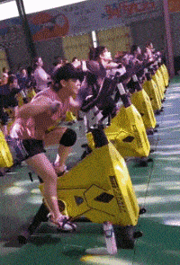 |搞笑gif：老夫掐指一算，姑娘你这裤子夏天风嗖嗖的！