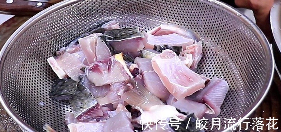 鲜嫩|厨师长做的剁椒鱼块真地道,原来腌制很重要,鲜嫩可口,香辣下饭!