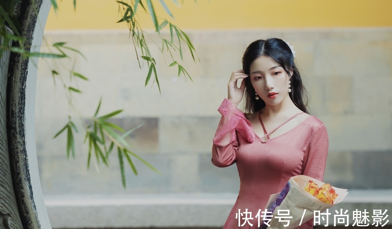 石榴花$七律·八首丨林深俊鸟声无寂,岸远银波水有缘