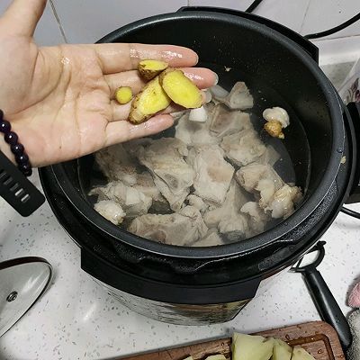 汤骨|莲藕花生排骨汤