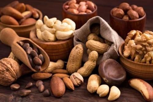 日常生活中|高血压人群不能吃大蒜吗？提醒：若想稳住血压，这5种食物要少吃