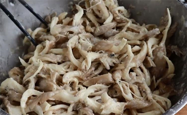 炸蘑菇这样做才最好吃,味道香酥爽口,方法简单,做一大盆不够吃