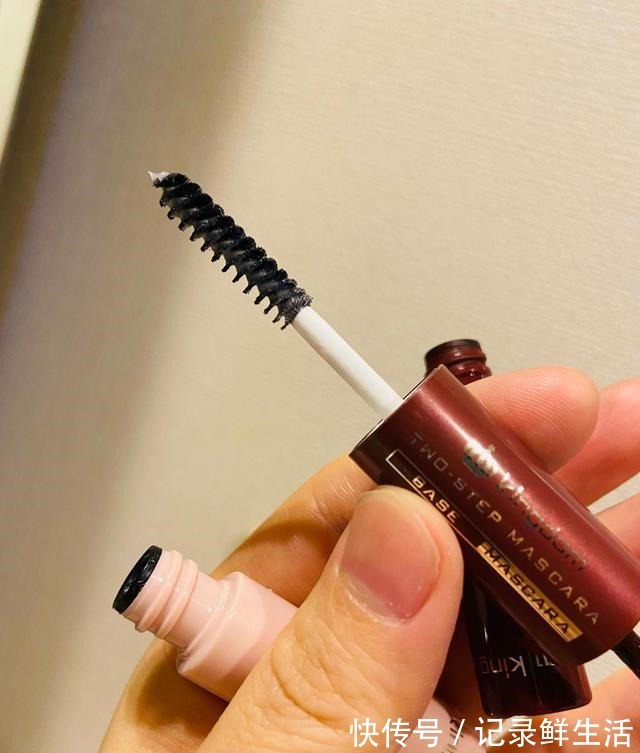 睫毛 自从用了黑龙堂睫毛膏才知道选好睫毛膏眼睛会变大!