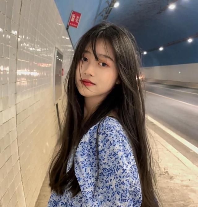 小姐姐|你适合直发还是卷发?看这几点,快速锁定合适的发型!