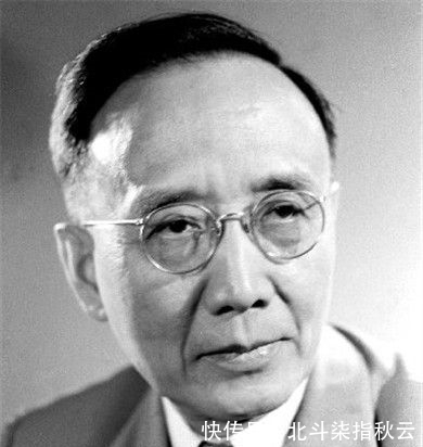 张琼华$郭沫若用4字骂鲁迅，鲁迅加了1字回怼，形象地概括了郭沫若的一生