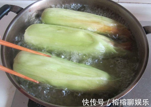 煮熟的玉米不够香甜教你3个煮玉米的妙招,玉米香甜又可口