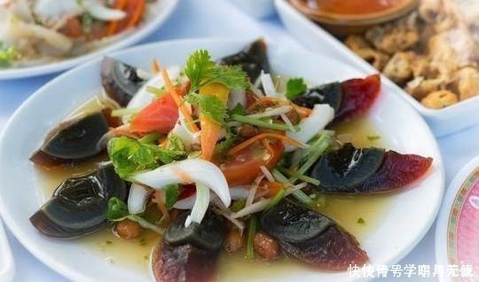 凉拌皮蛋时,3种调料缺一不可,很多人不懂,难怪皮蛋难吃不入味