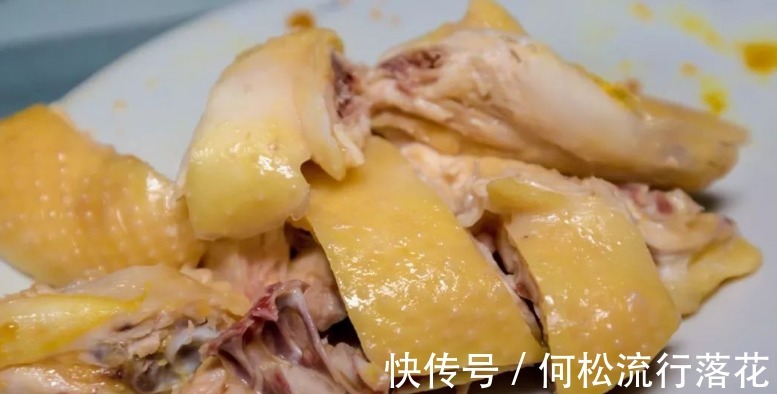 白切鸡|三伏天里，炖鸡炸鸡靠边站，做一道白切鸡，清淡鲜美，适合伏天！