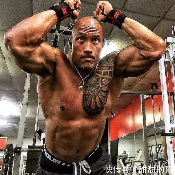 饮食|作死小伙挑战巨石强森5000卡饮食，结果吃到吐了