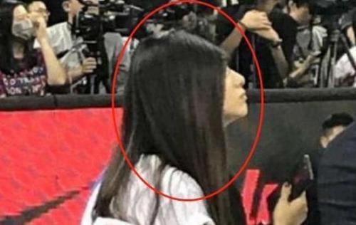 偶像练习生|明星搞笑错位照，明星感觉很是头疼，但是网友却笑的很开心