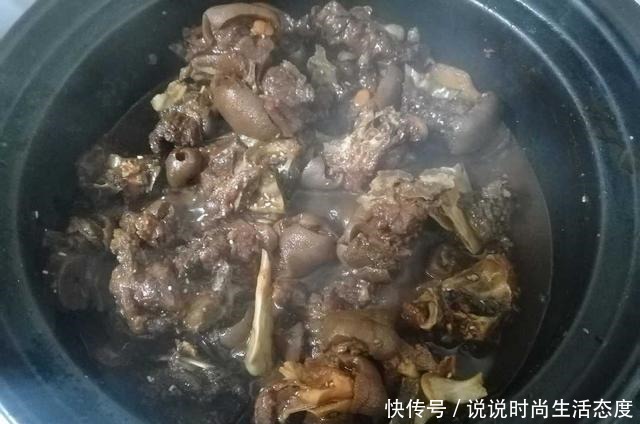 补冬少不了羊肉，羊肉做得好，有两样调料少不了