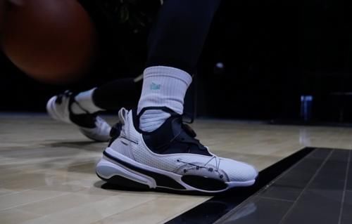 WEN鞋评-实战｜球鞋里最帅的 潮鞋里性能最好的选择！Double DISC确实又帅又能打