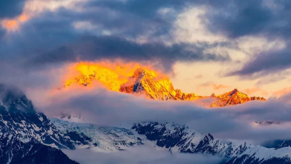 那片理想乐土|中国又一“人间天堂”爆火！左手峡谷，右手雪山！