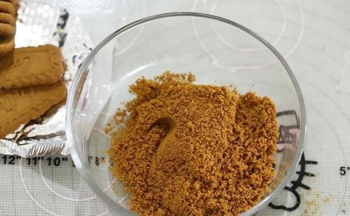  蛋白|入冬必备的甜点！焦糖饼干咖啡奶油蛋糕，爱上这香浓的美味