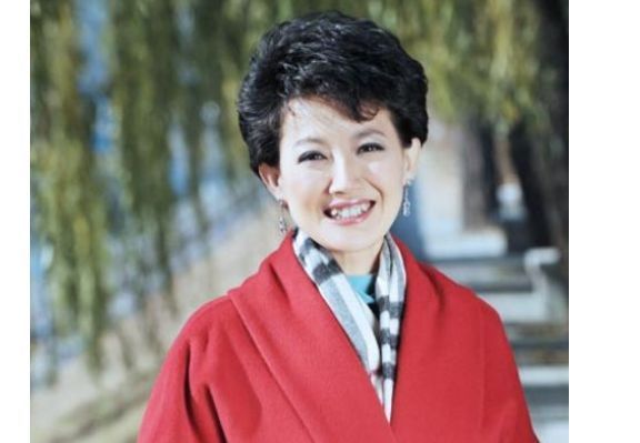 文化十分|她是央视“最真实”的主持人,22年素颜主持节目,让人敬佩!