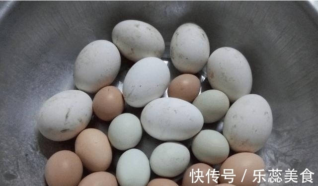 生石灰|买鸡蛋挑大的好还是小的好？养鸡场员工：这4种鸡蛋买了也不能吃
