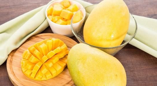 芒果的味道十分香甜，小朋友容易贪吃，芒果吃多了对身体不健康！