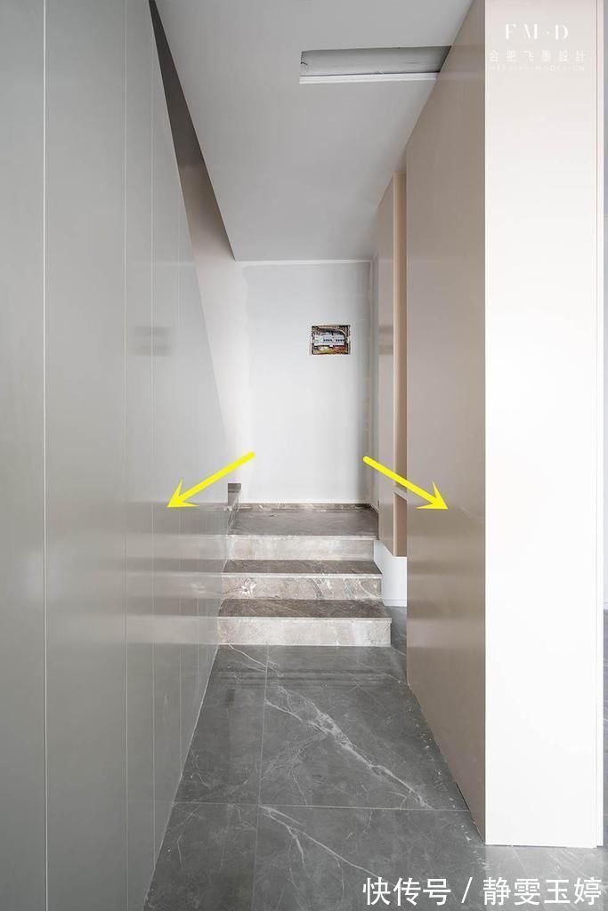 卡座|进门是楼梯,设计师干脆打了2排柜子隔断,朋友:开发商都想不到