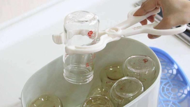 新手宝妈用开水烫奶嘴,医生:现在的年轻父母真不靠谱