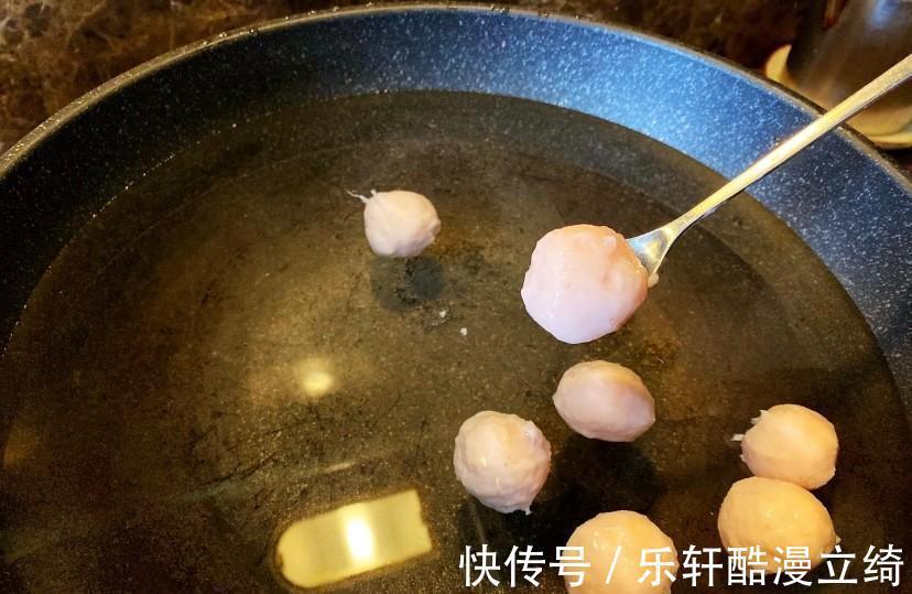 麻辣香锅|鲜香纯正的手工“鱼丸”做法，干净卫生，吃着放心