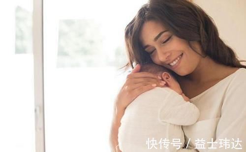 抱抱|宝宝一个人躺着玩好还是经常被抱好？医生：这样养大的孩子更好！