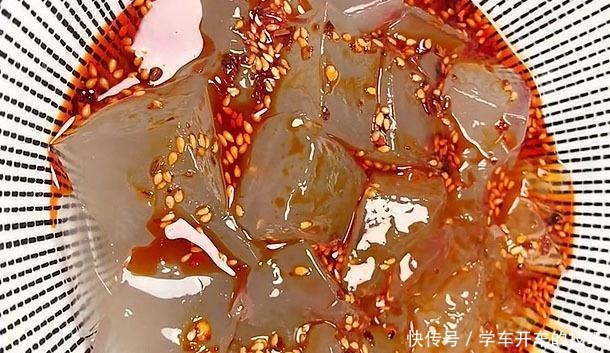 它是“天然骨胶原”,懂吃的视其为宝,可惜好多人把它当垃圾扔了!