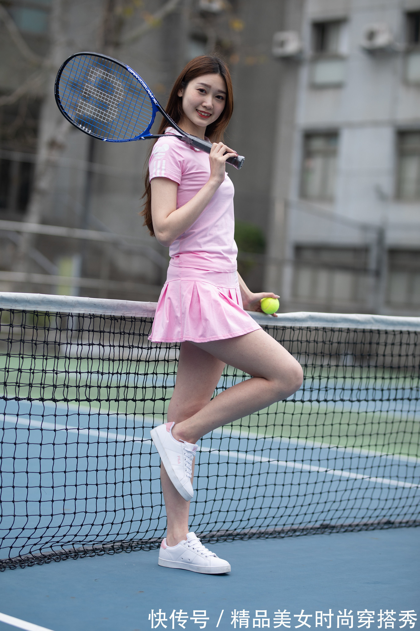 粉色|粉色运动套装,甜美的运动风十足,整体粉色的色系减龄又时尚