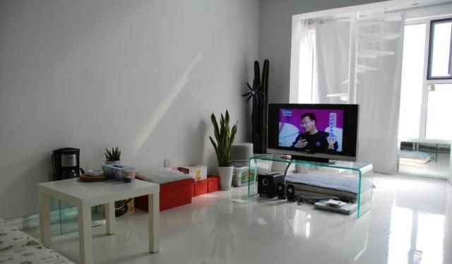 小灵儿|还在铺瓷砖?停工吧,现在流行自流平地面装修