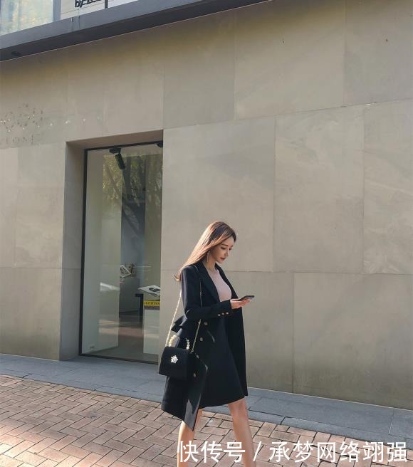 针织|美女珠珠:幻彩粉黑混搭俏皮针织及膝裙!